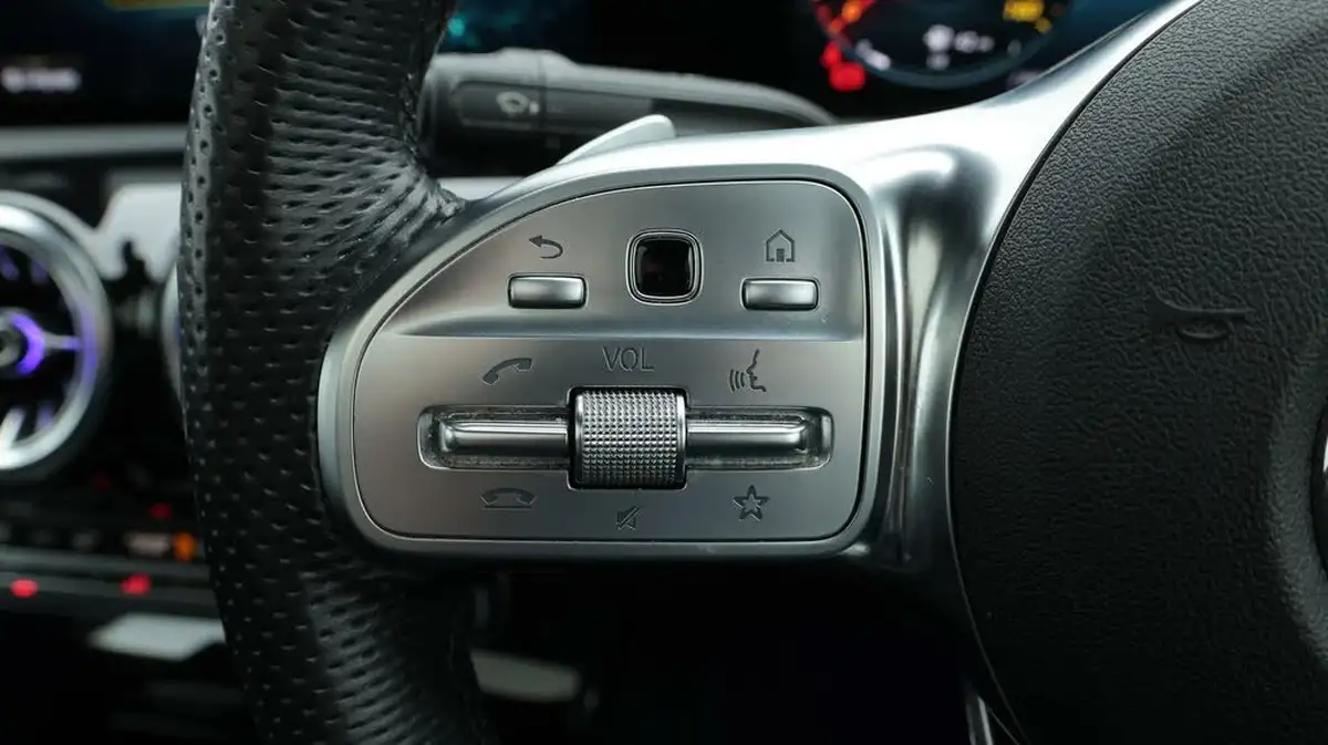 2021-mercedes-benz-cla-13-cla-180-amg-line-premium-plus-coupe-4d-big-25