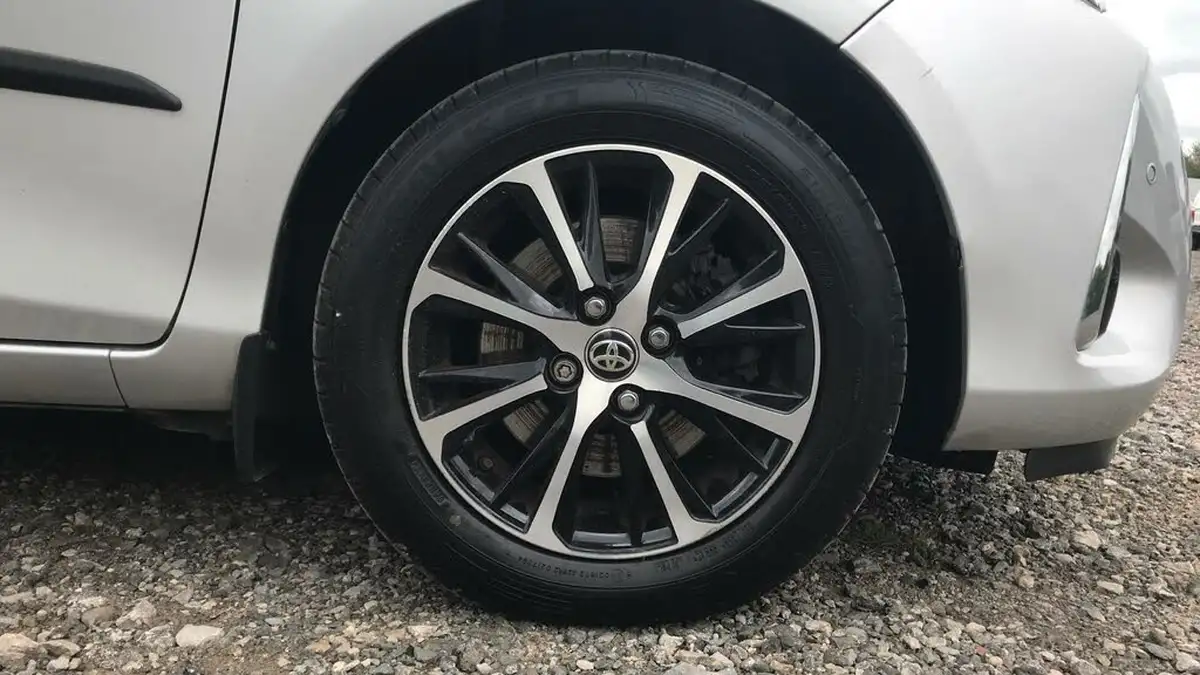 2019-toyota-yaris-15-vvt-i-icon-tech-hybrid-big-17