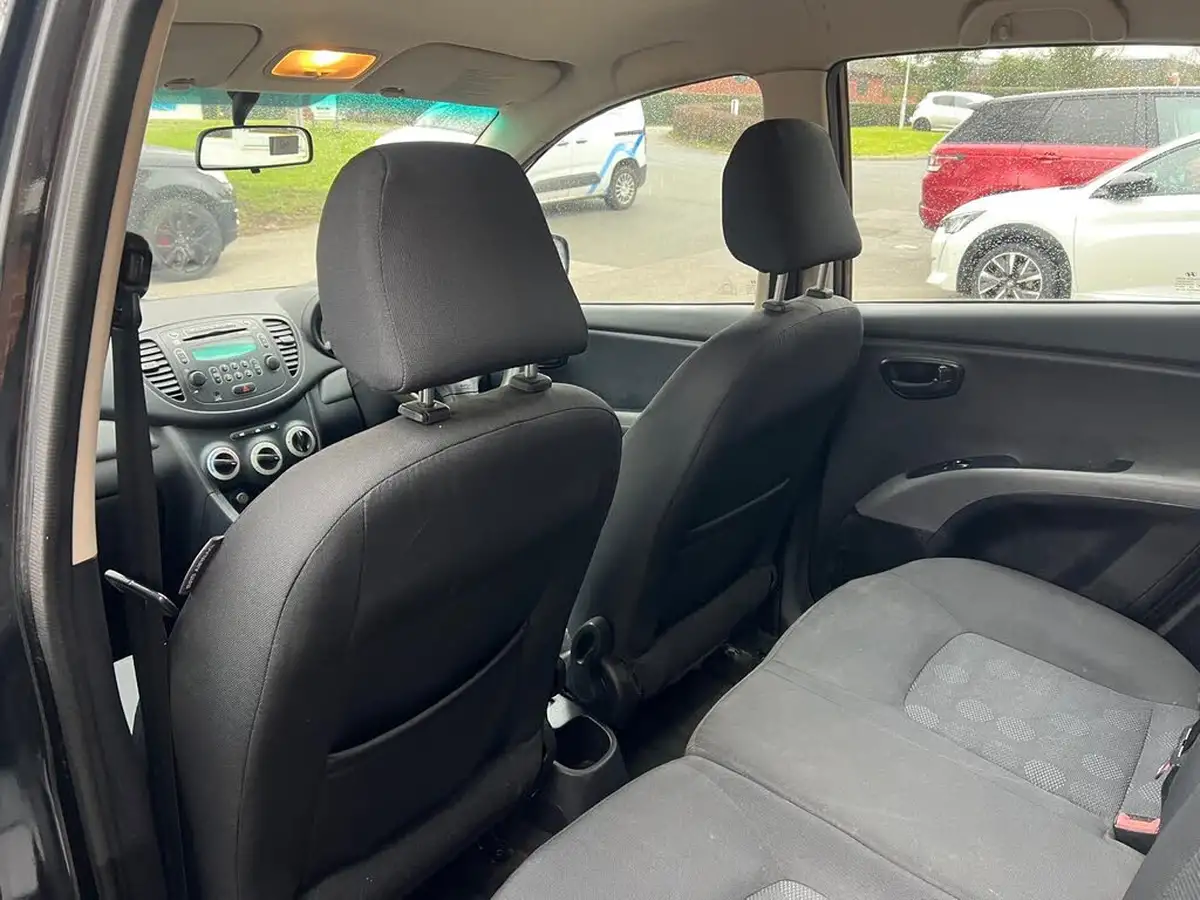 2010-hyundai-i10-12-comfort-76bhp-big-67
