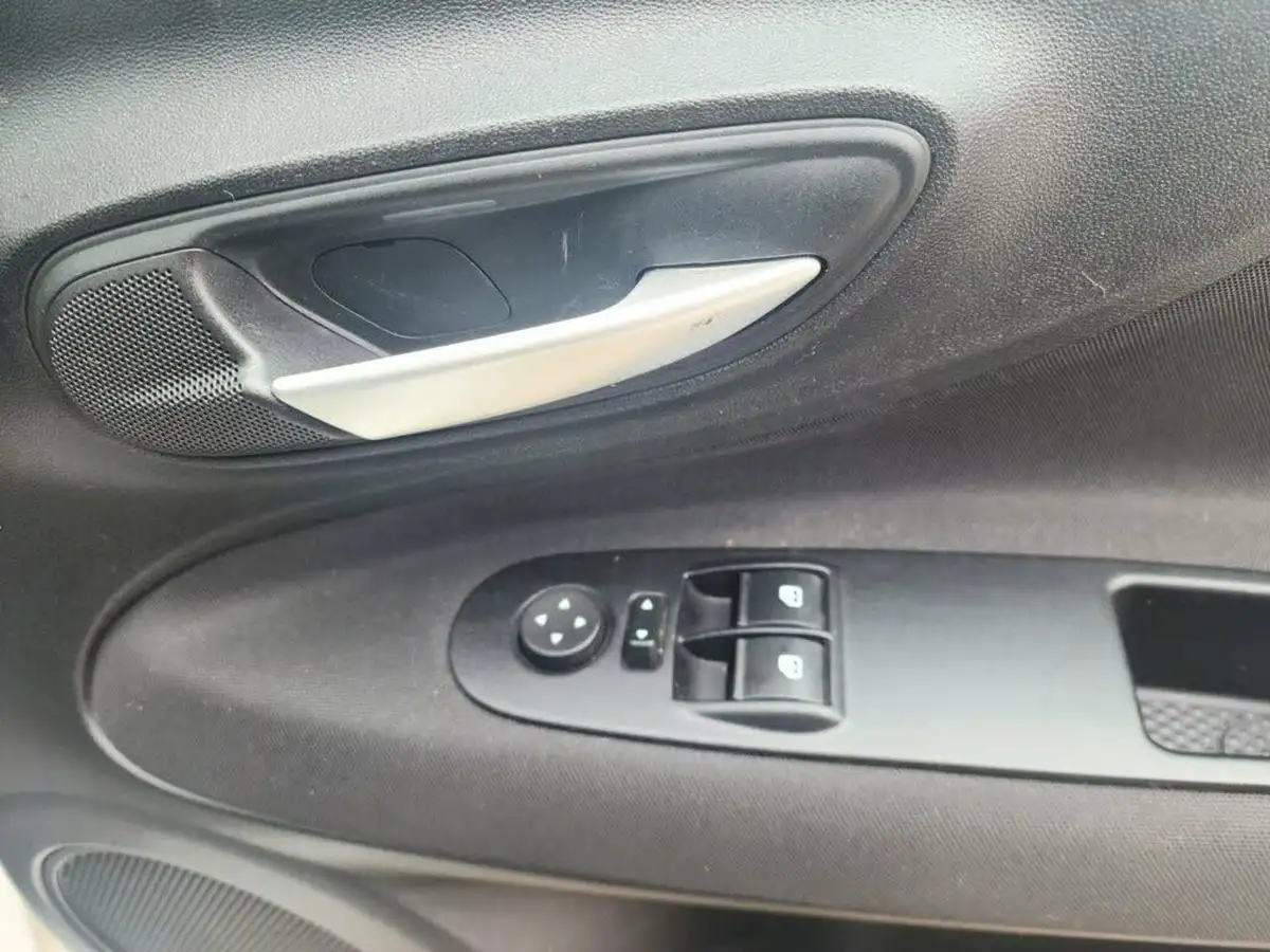 2014-fiat-punto-12-easy-3d-big-17