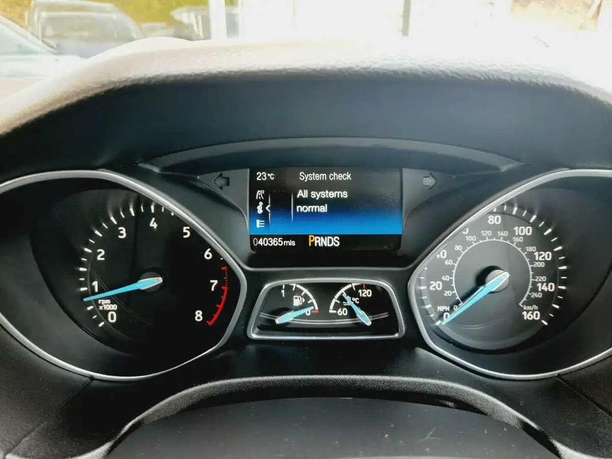 2015-ford-focus-16-zetec-estate-big-19