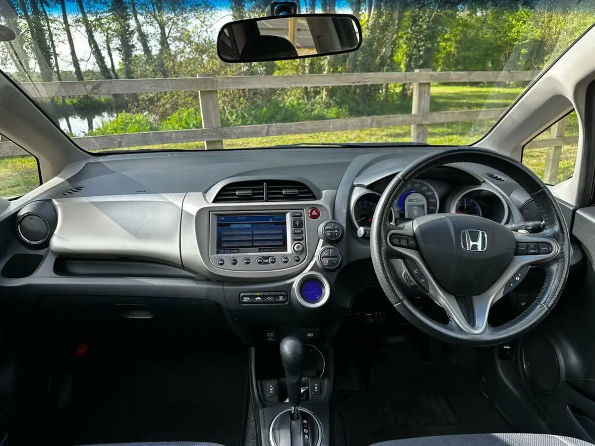 2012-honda-jazz-big-17