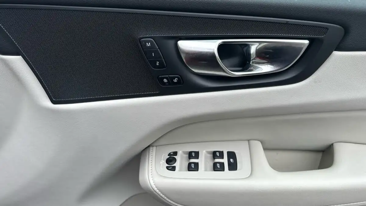 2022-volvo-xc60-20-b5-inscription-pro-awd-big-31
