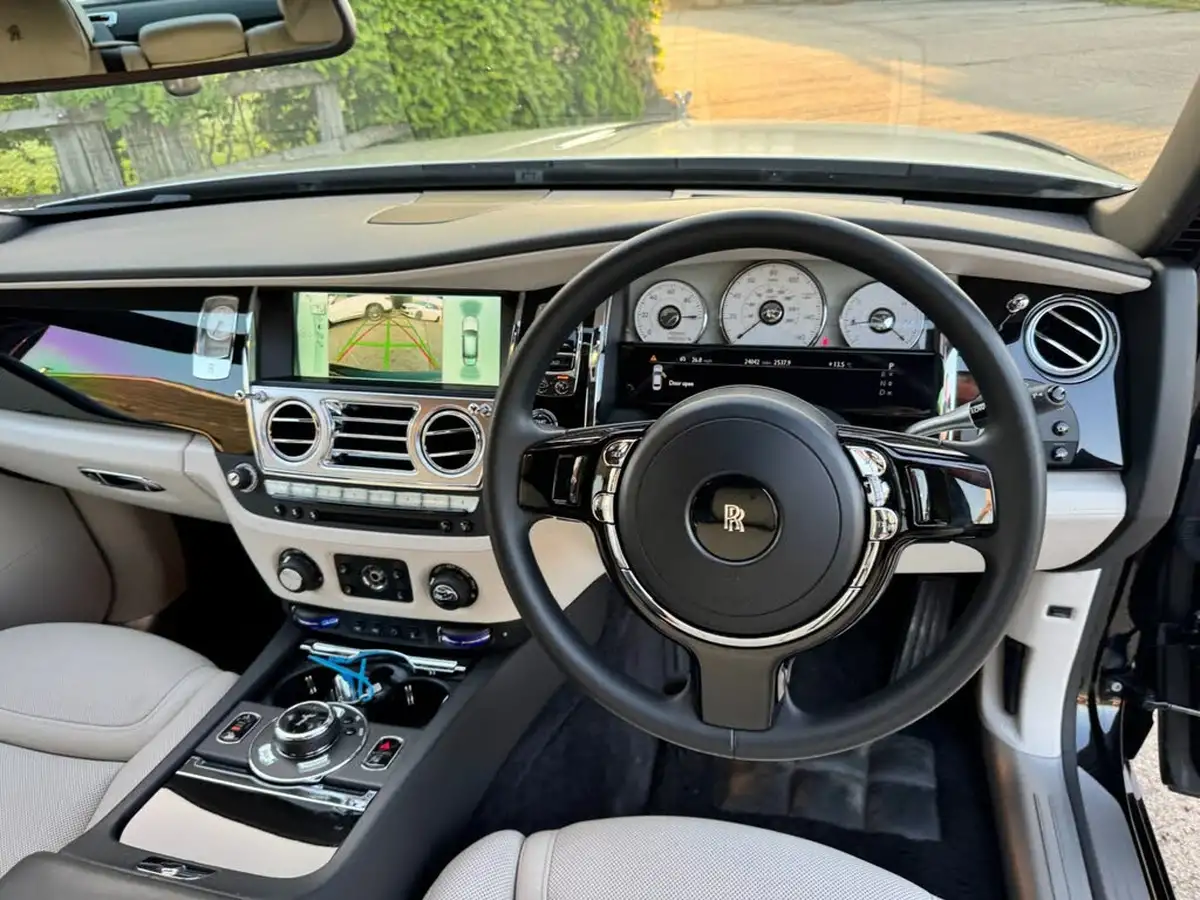 2016-rolls-royce-ghost-66-ewb-big-16