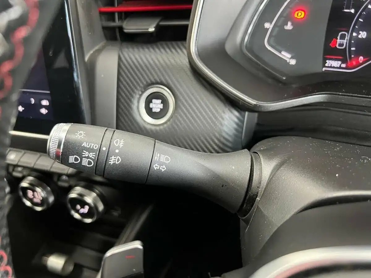2020-renault-clio-13-tce-rs-line-big-23