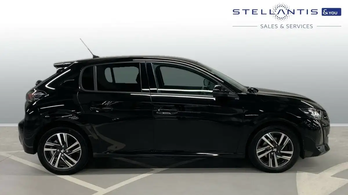 2022-peugeot-208-12-puretech-allure-100bhp-big-1