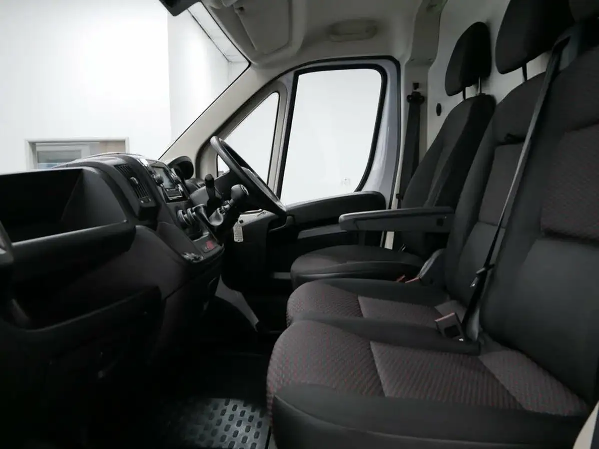 2022-citroen-relay-22bluehdi-35-l2h2-enterprise-big-15