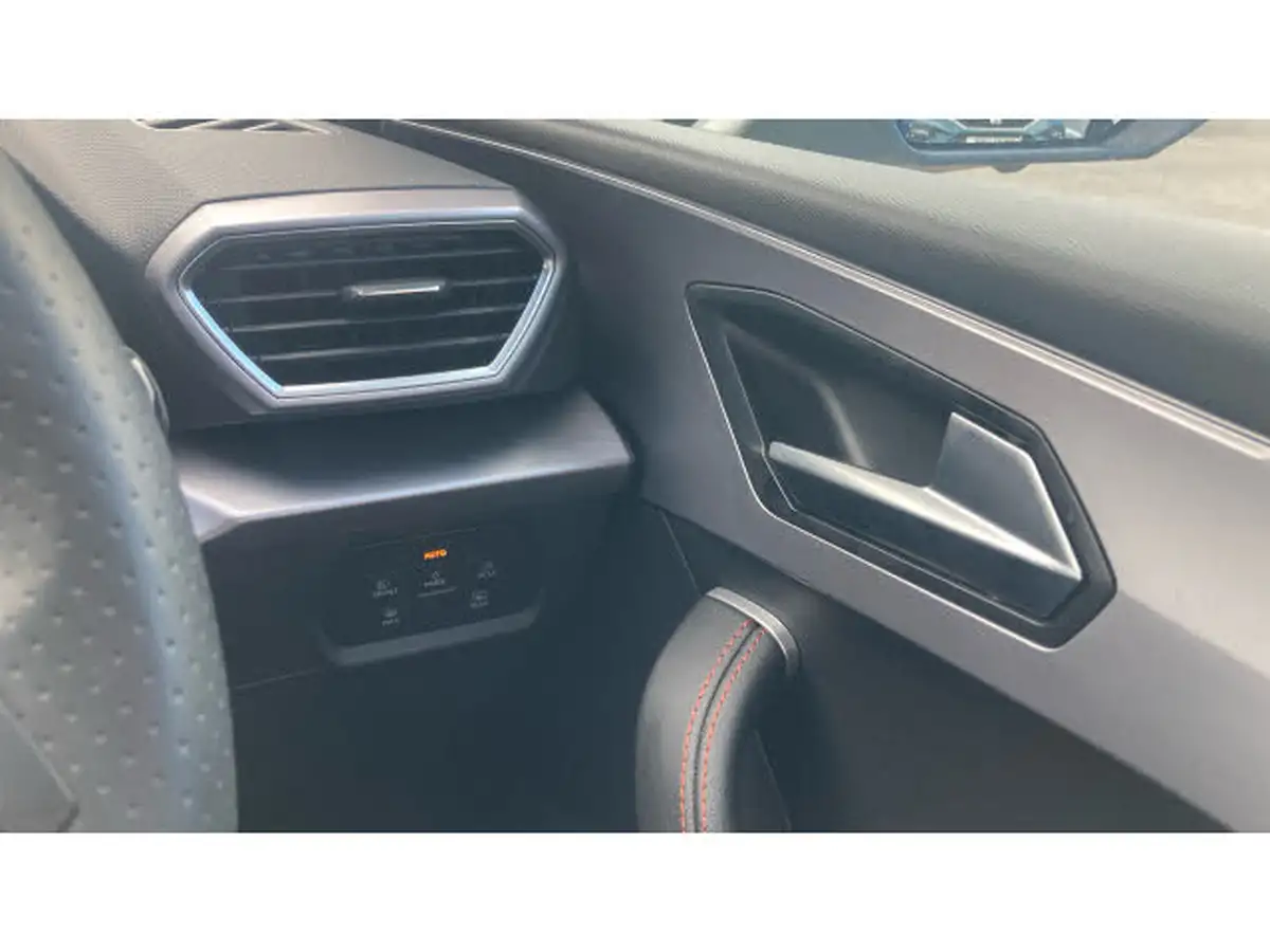 2024-seat-leon-15-e-hybrid-fr-sport-estate-big-31