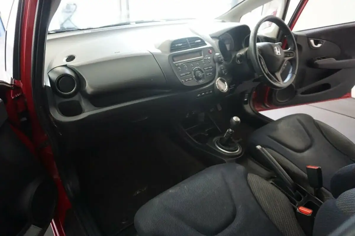 2011-honda-jazz-14-ex-big-19