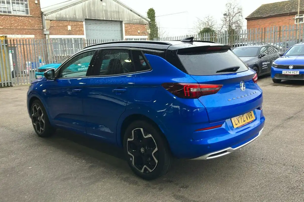 2022-vauxhall-grandland-16-elite-big-1
