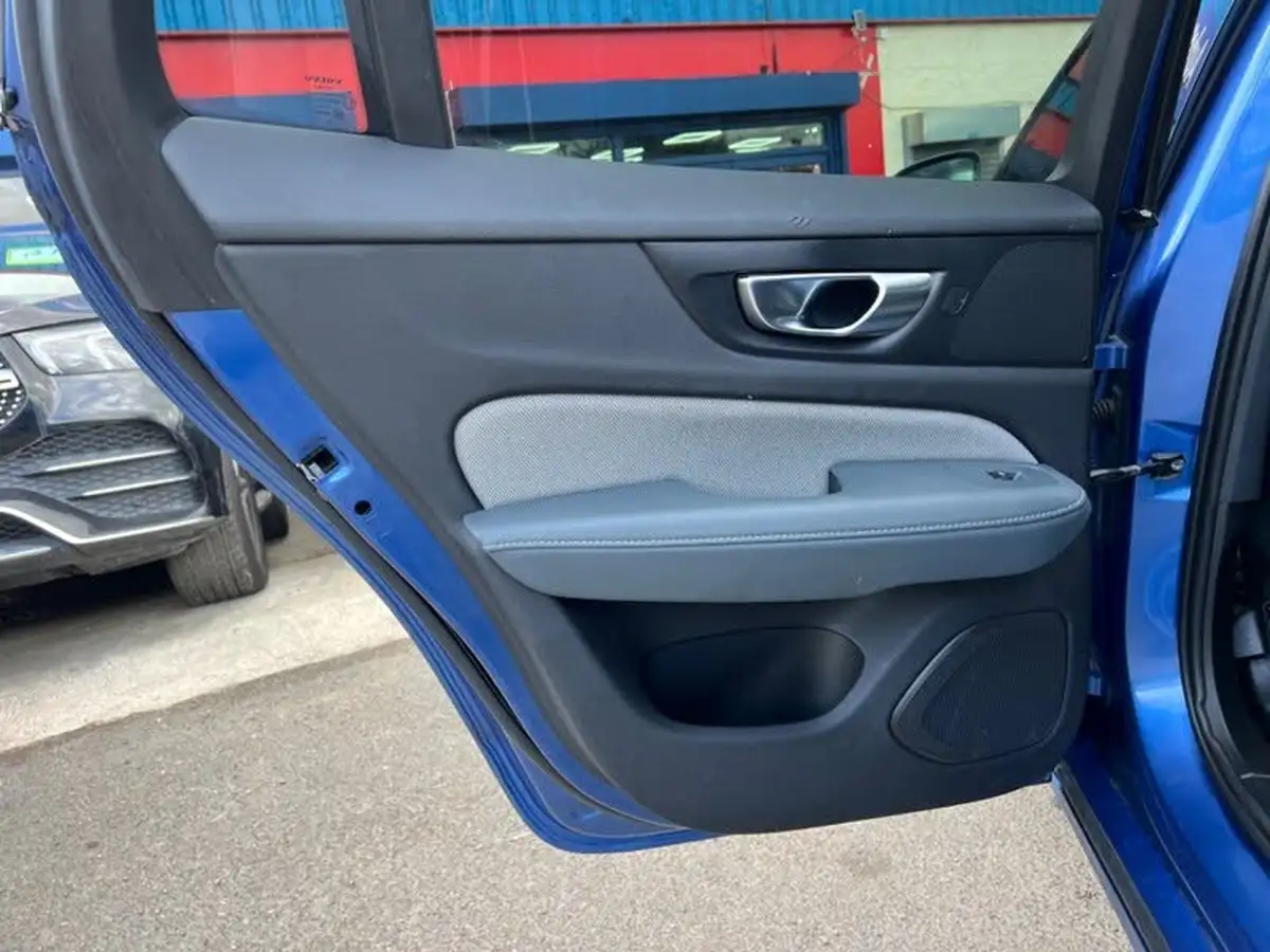 2021-volvo-v60-20-t6-r-design-340bhp-big-49