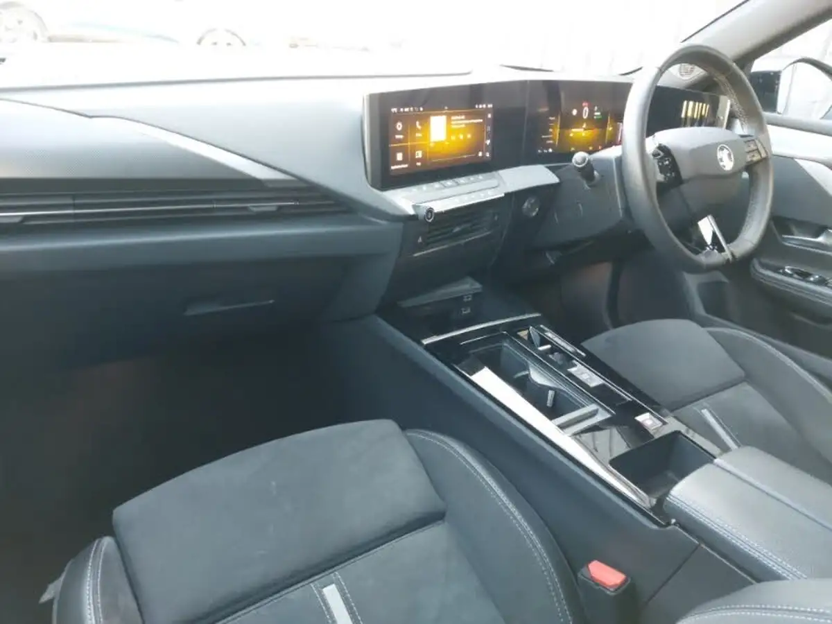 2023-vauxhall-astra-16-gse-180ps-hatchback-big-17