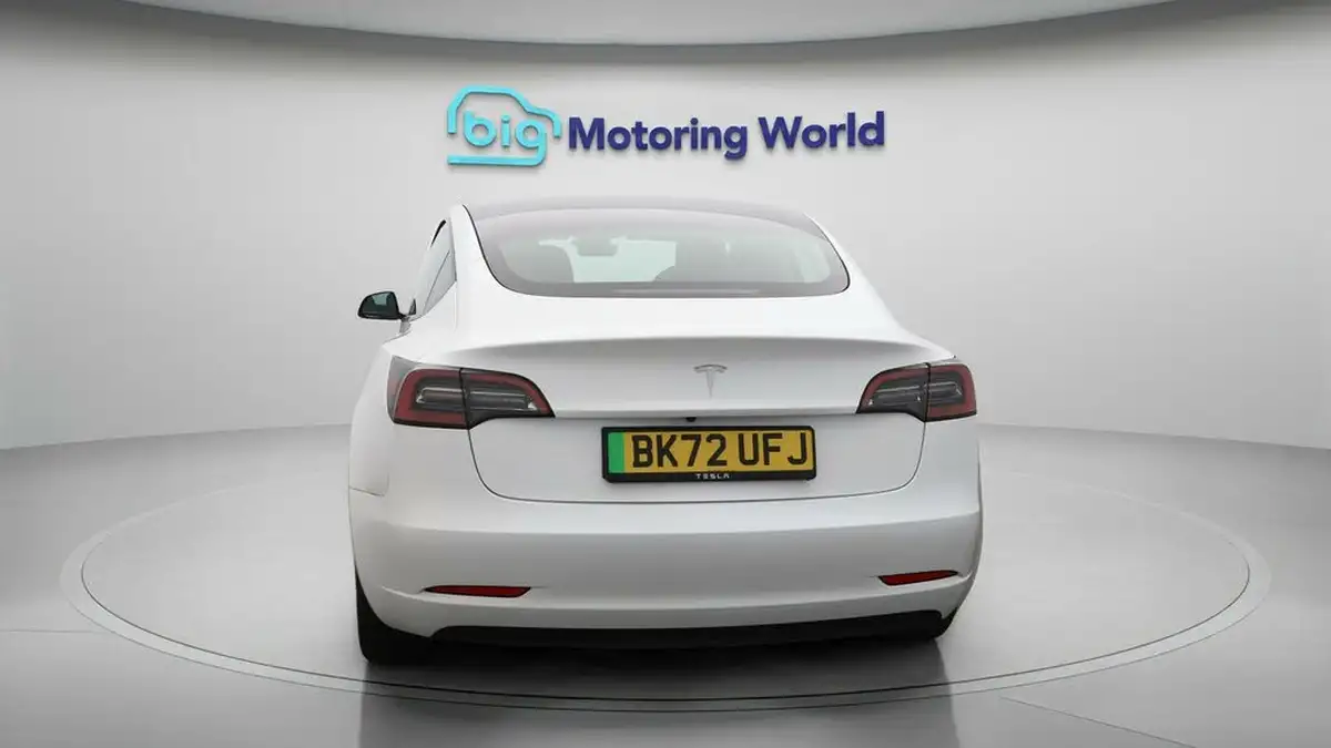 2022-tesla-model-3-e-rwd-big-6