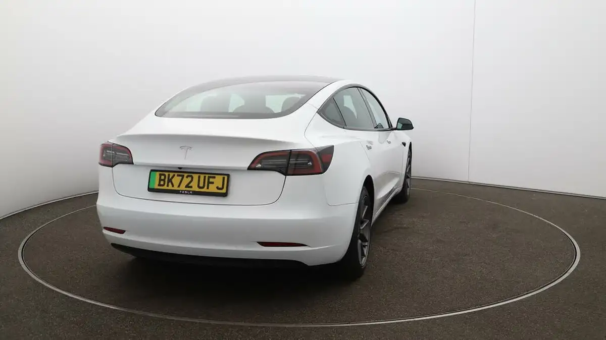 2022-tesla-model-3-e-rwd-big-47