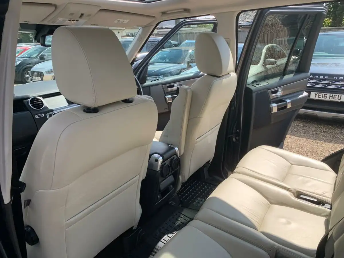 2015-land-rover-discovery-4-30-sd-v6-hse-big-44