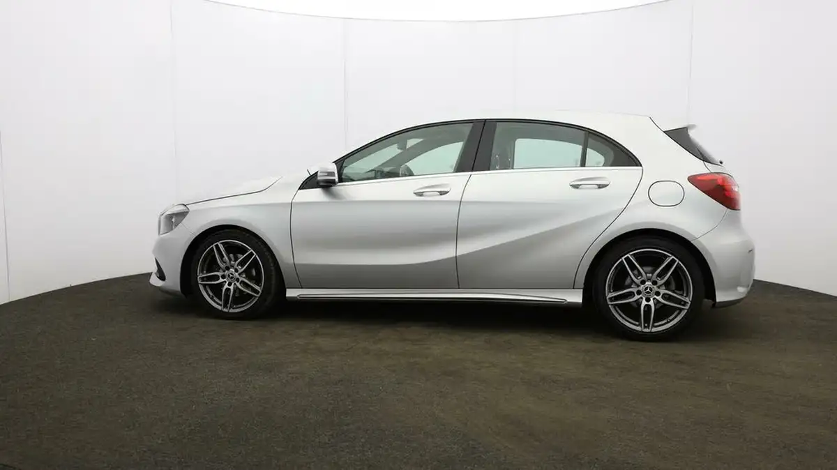 2018-mercedes-benz-a-class-16-a180-amg-line-ss-big-60
