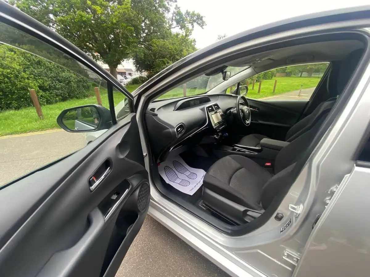 2019-toyota-prius-big-64