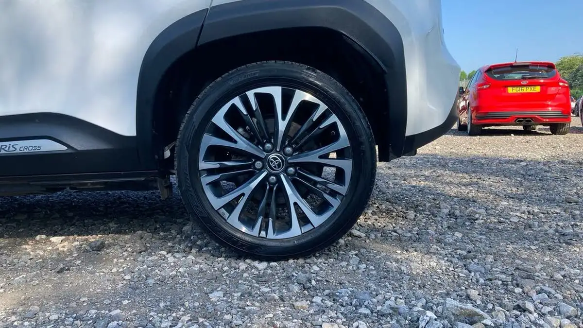 2022-toyota-yaris-cross-15-vvt-i-excel-big-17