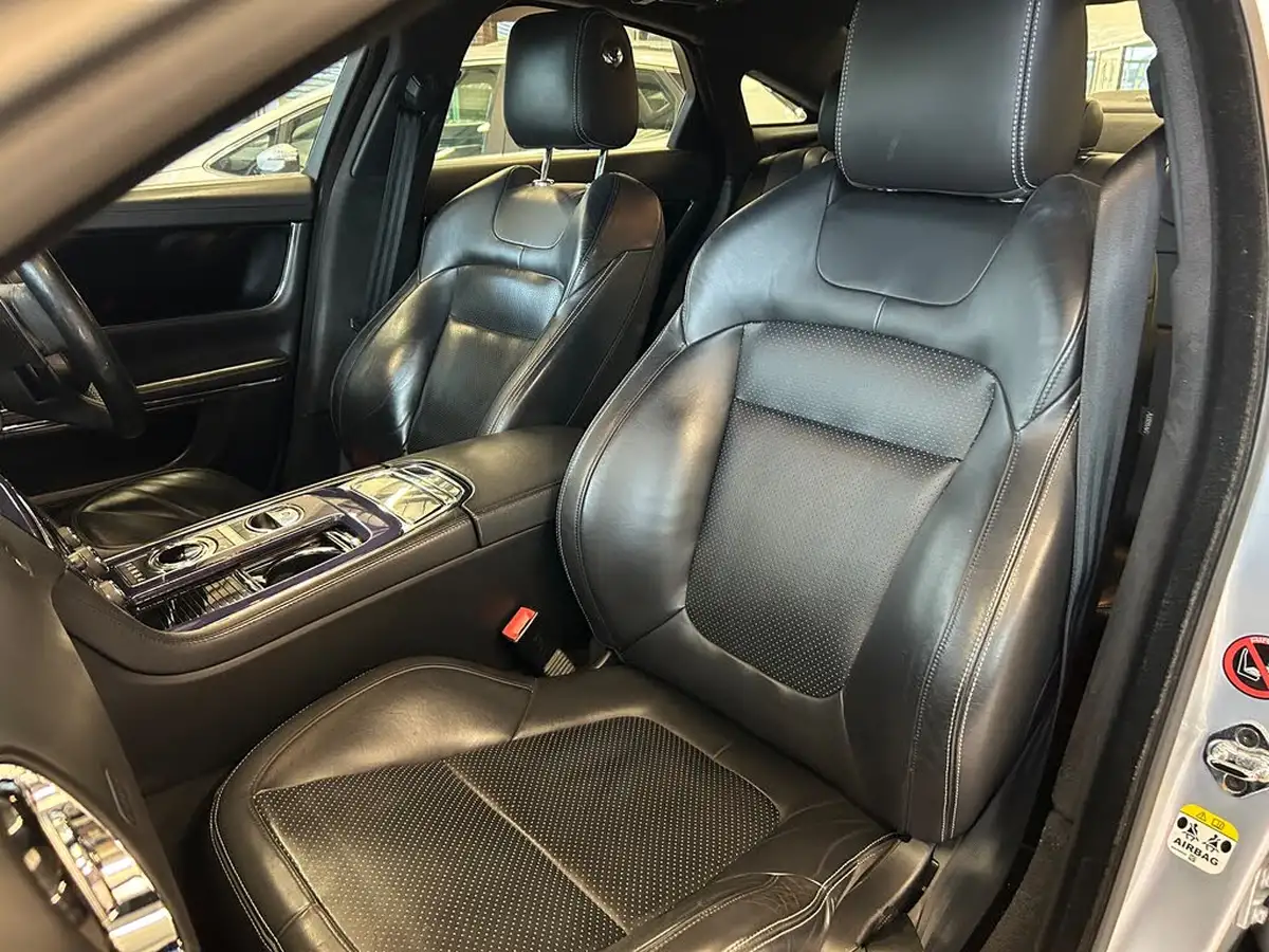 2012-jaguar-xj-series-30td-xj-portfolio-swb-ss-big-19