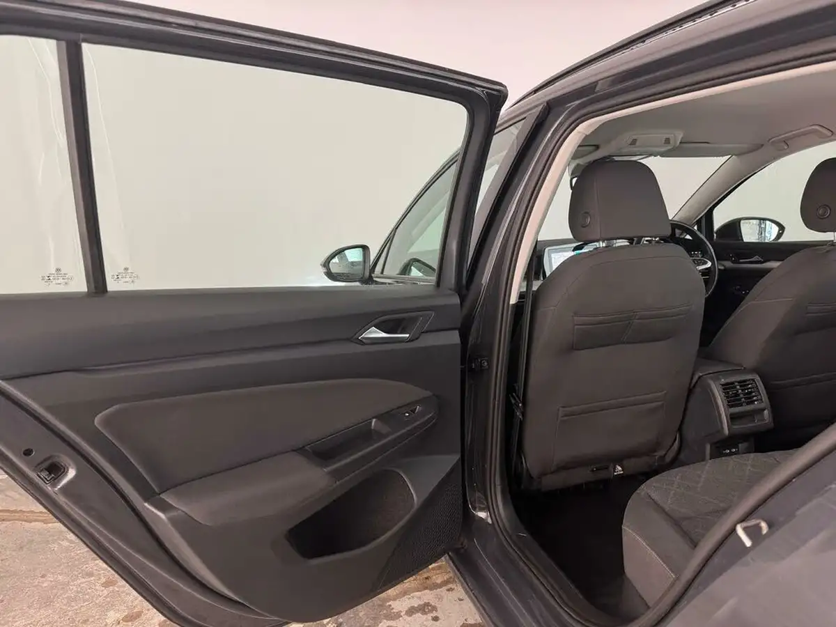 2021-volkswagen-golf-10-tsi-life-estate-big-24