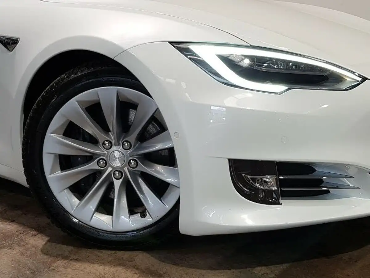 2020-tesla-model-s-e-long-range-big-8