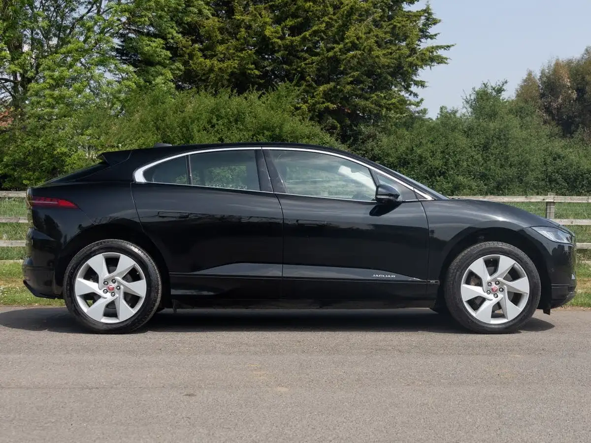 2021-jaguar-i-pace-ev400-se-big-40