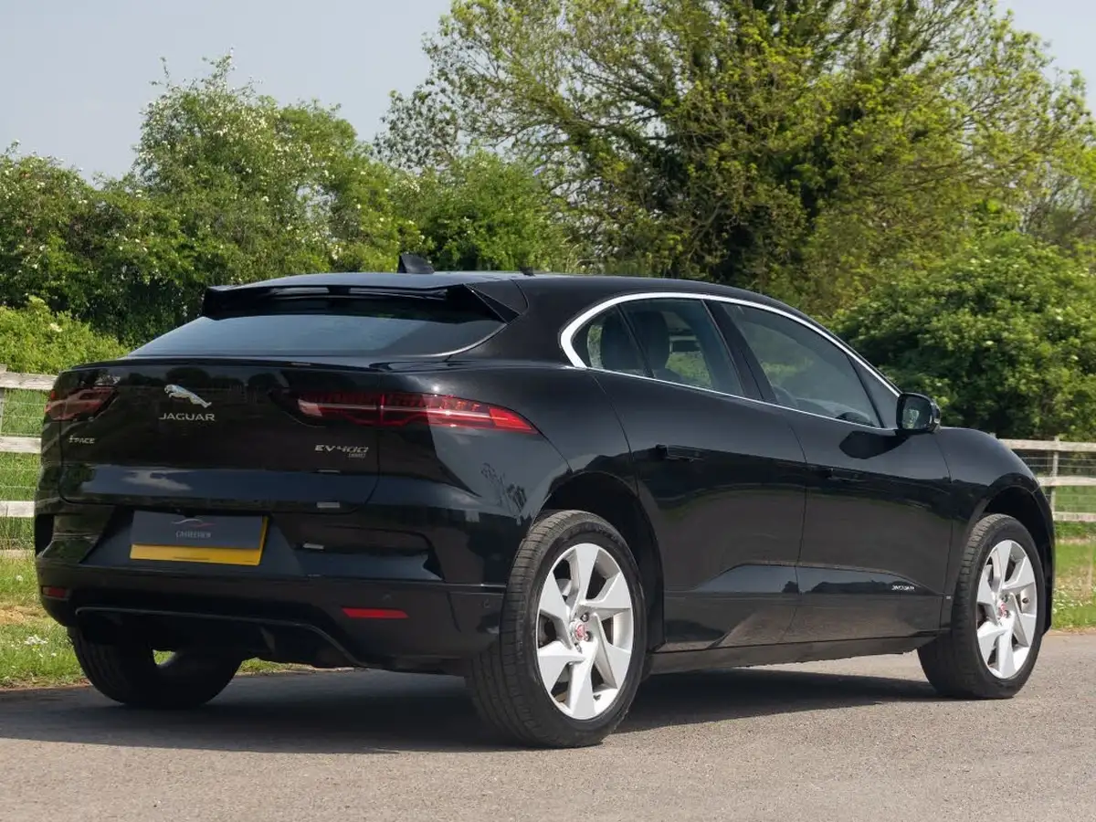 2021-jaguar-i-pace-ev400-se-big-62