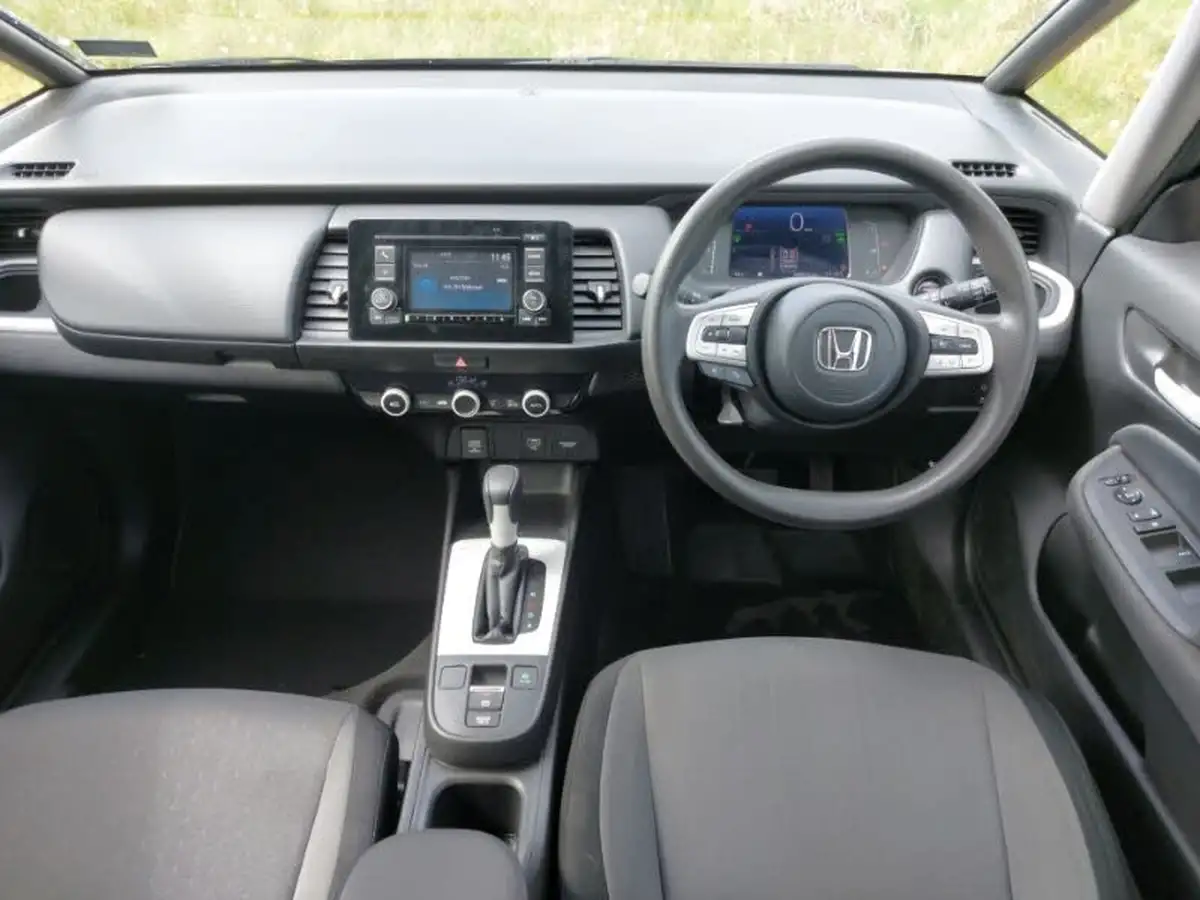 2021-honda-jazz-15-i-mmd-se-109ps-big-2