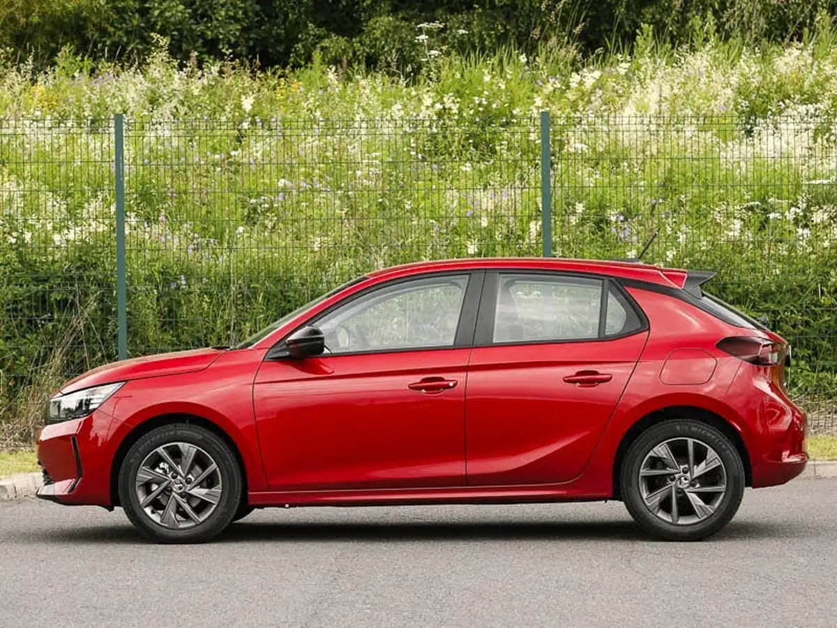 2024-vauxhall-corsa-12i-design-big-3