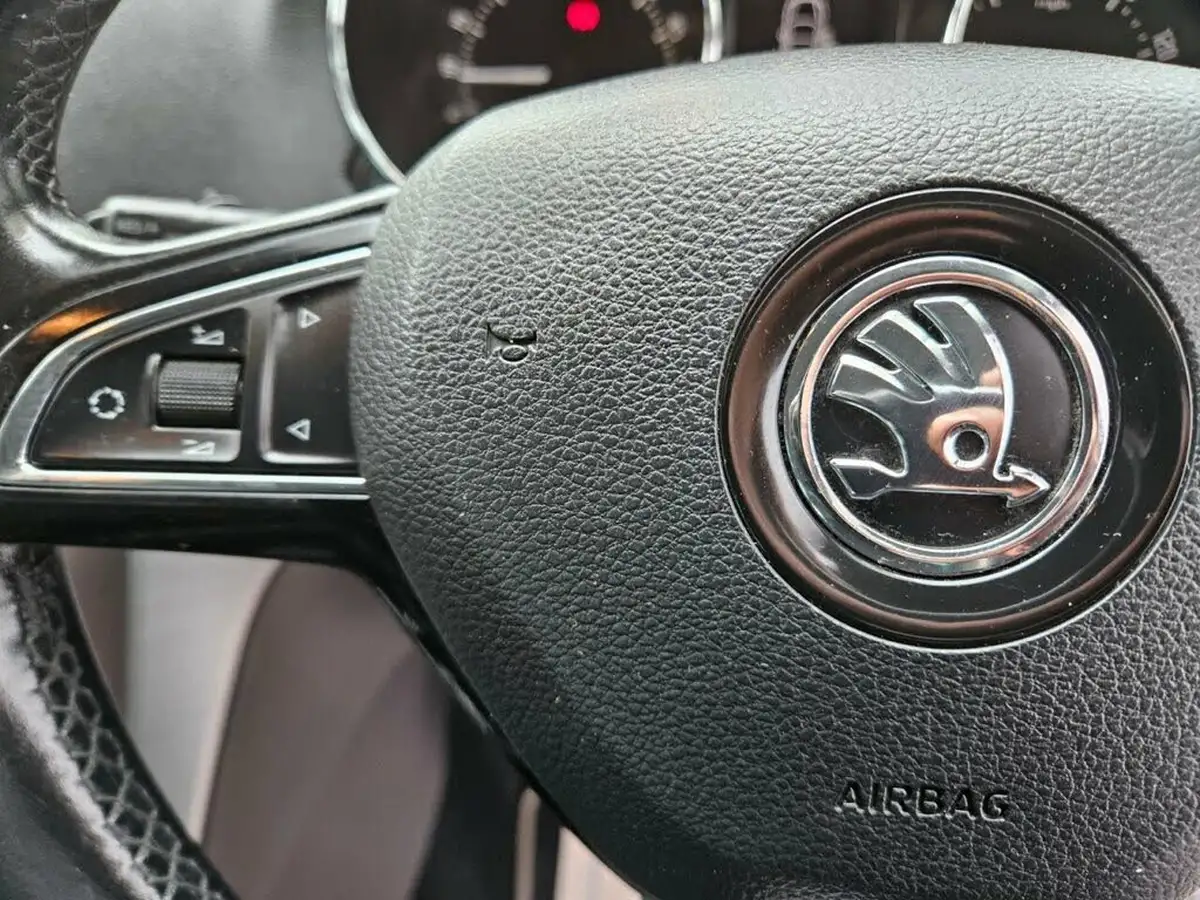 2015-skoda-yeti-20tdi-black-edition-dsg-big-22