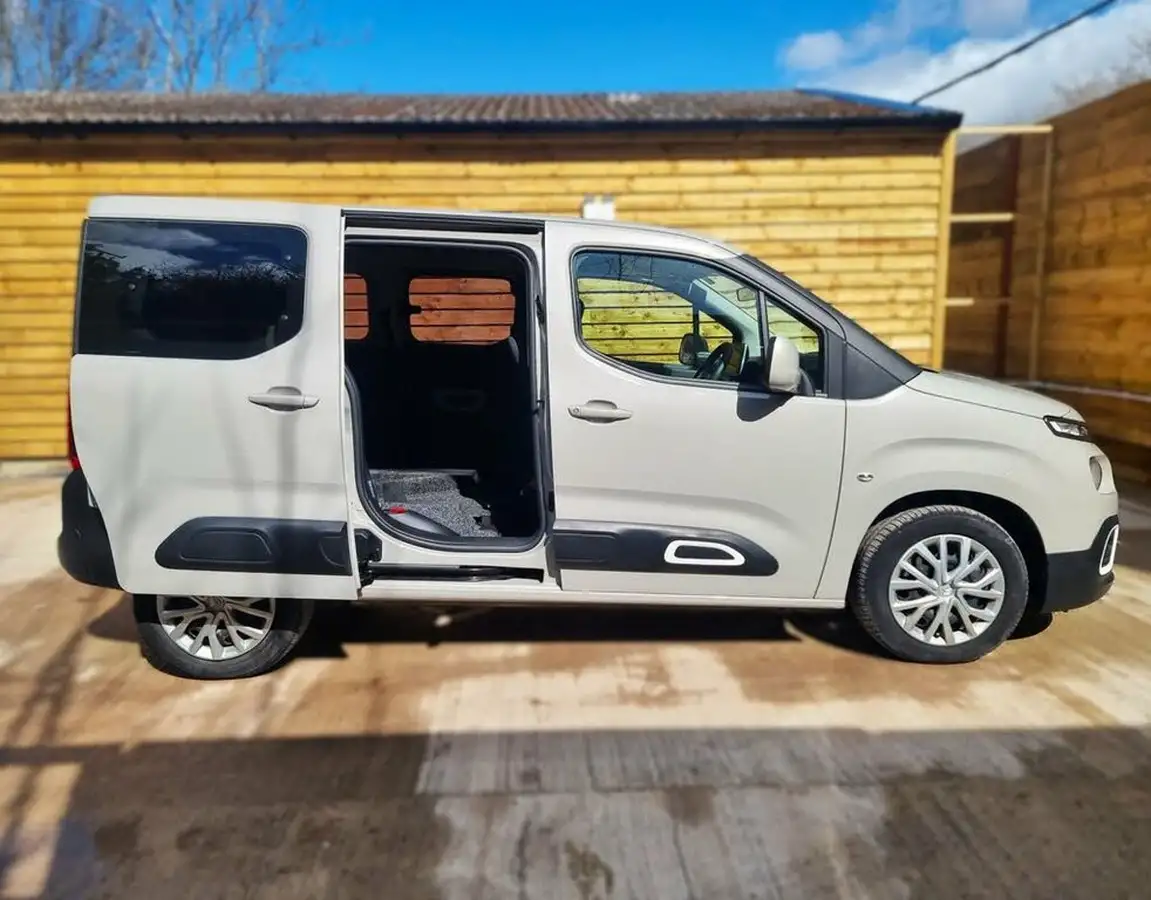2020-citroen-berlingo-15bluehdi-feel-m-size-100ps-big-7