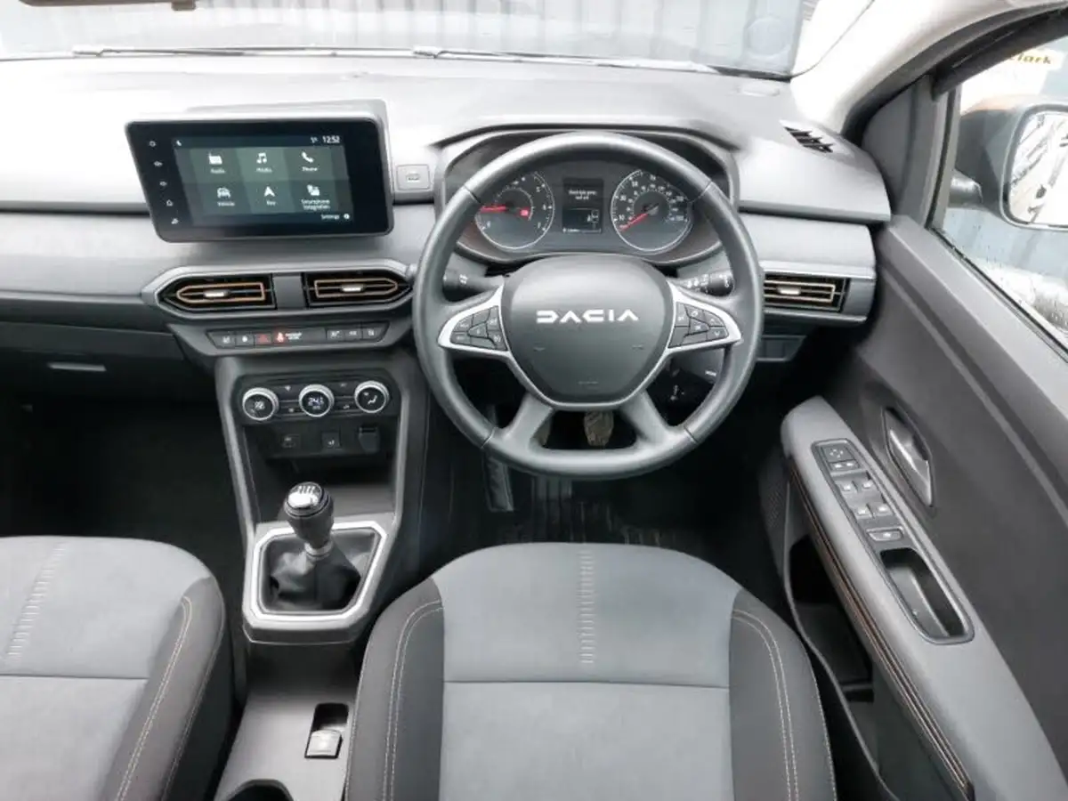 2023-dacia-sandero-stepway-10-tce-essential-90bhp-big-6