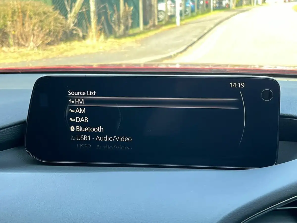 2025-mazda-mazda3-20-e-skyactiv-x-takumi-big-17