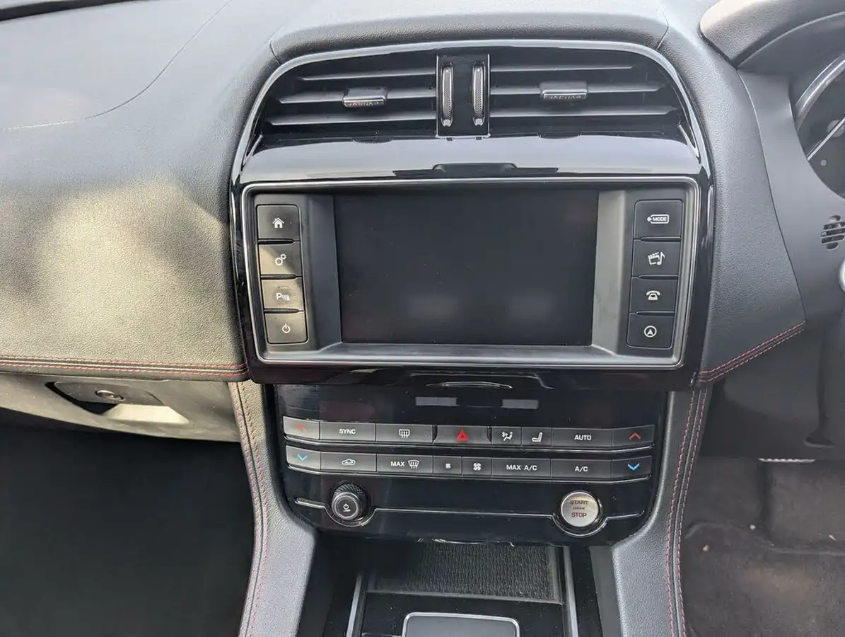 2017-jaguar-f-pace-20-i4d-r-sport-180ps-awd-ss-auto-big-10