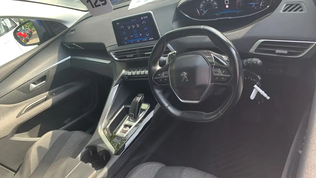 2018-peugeot-3008-suv-16-bluehdi-active-120bhp-eat6-big-10