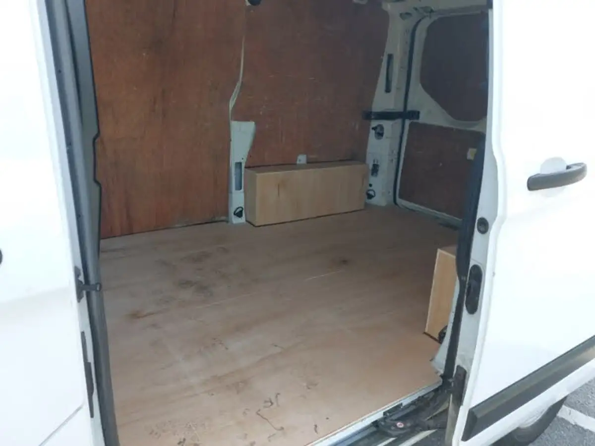 2018-ford-transit-custom-20tdci-300-l1h1-105pseu6-panel-van-big-5