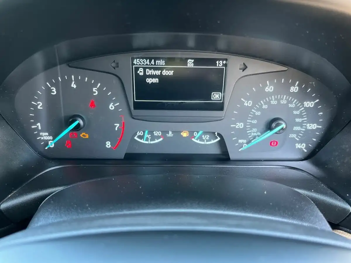 2018-ford-fiesta-10t-zetec-5d-big-32