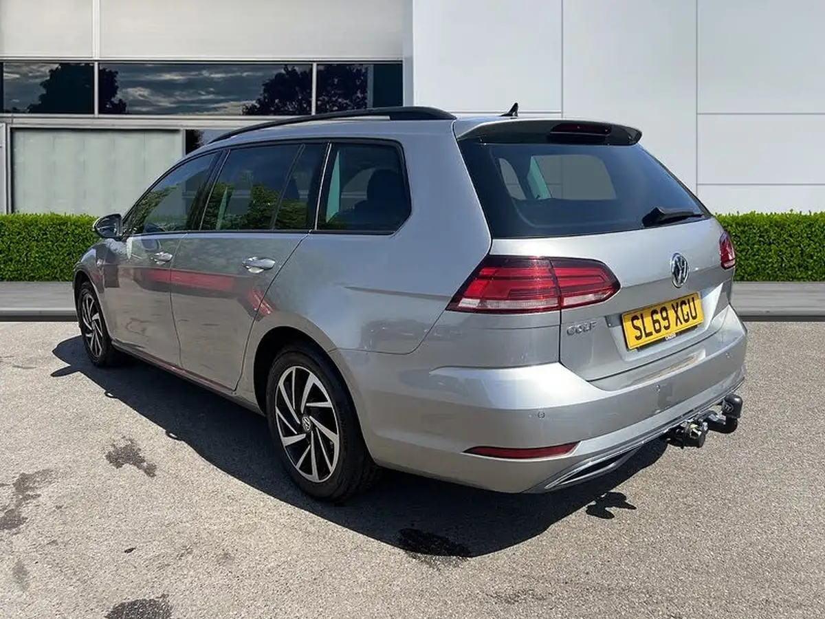 2019-volkswagen-golf-16tdi-match-edition-estate-big-3