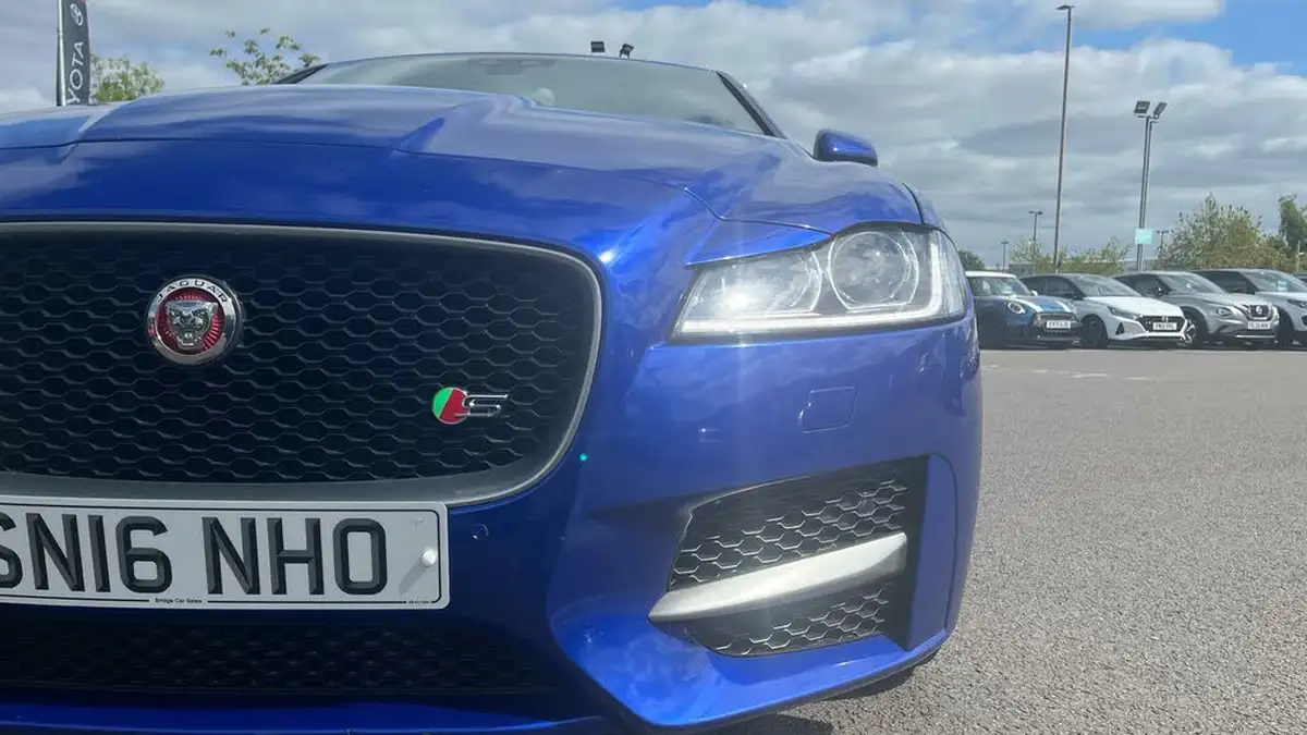 2016-jaguar-xf-20td-r-sport-180ps-auto-big-20