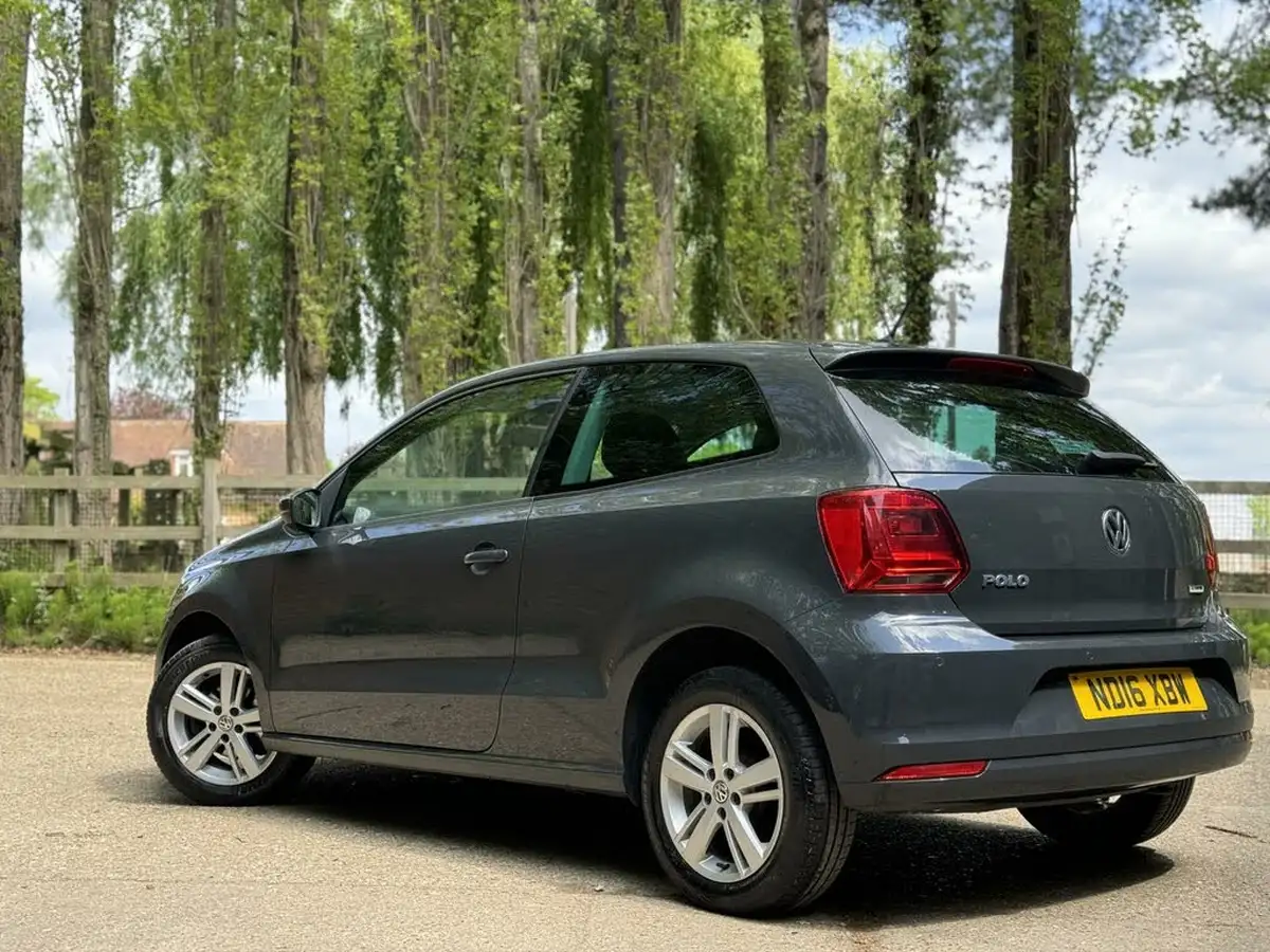 2016-volkswagen-polo-10-match-60ps-3d-big-13