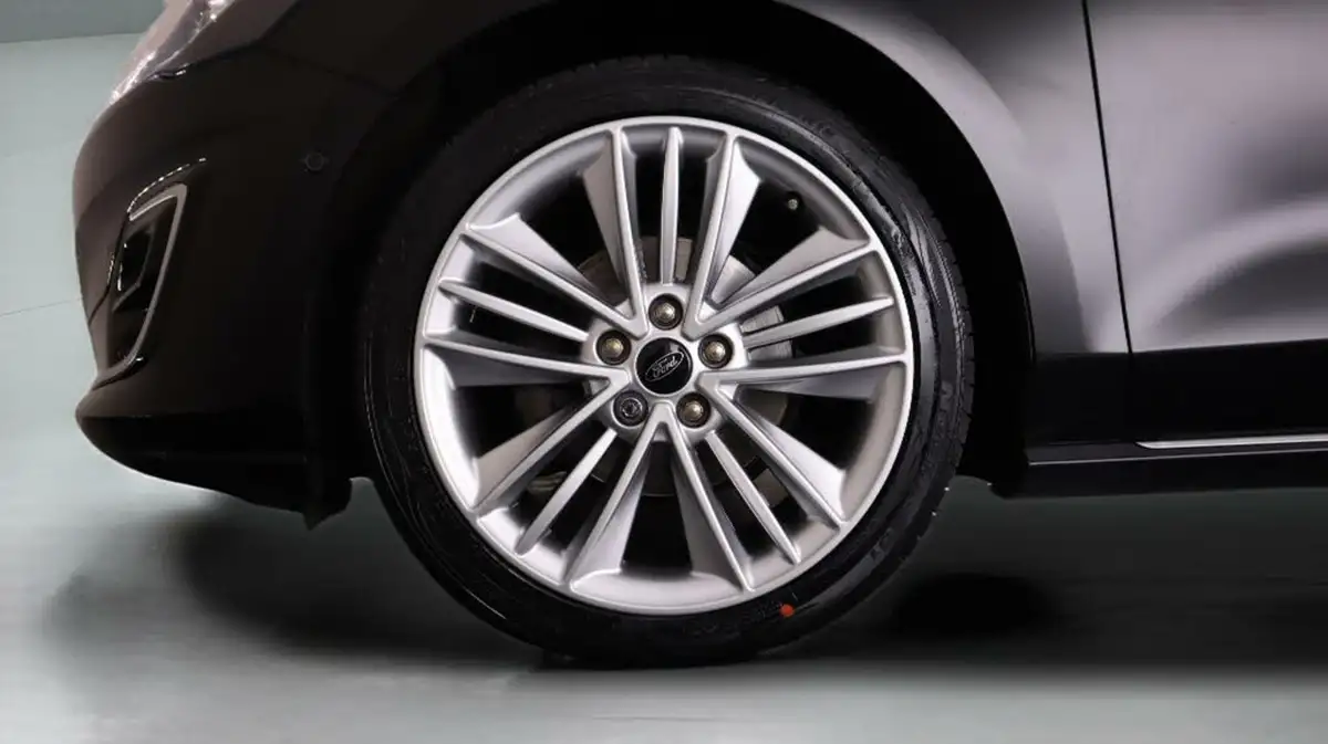 2020-ford-focus-15-vignale-hatchback-big-28