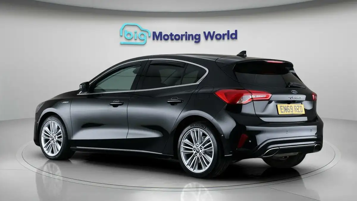 2020-ford-focus-15-vignale-hatchback-big-4