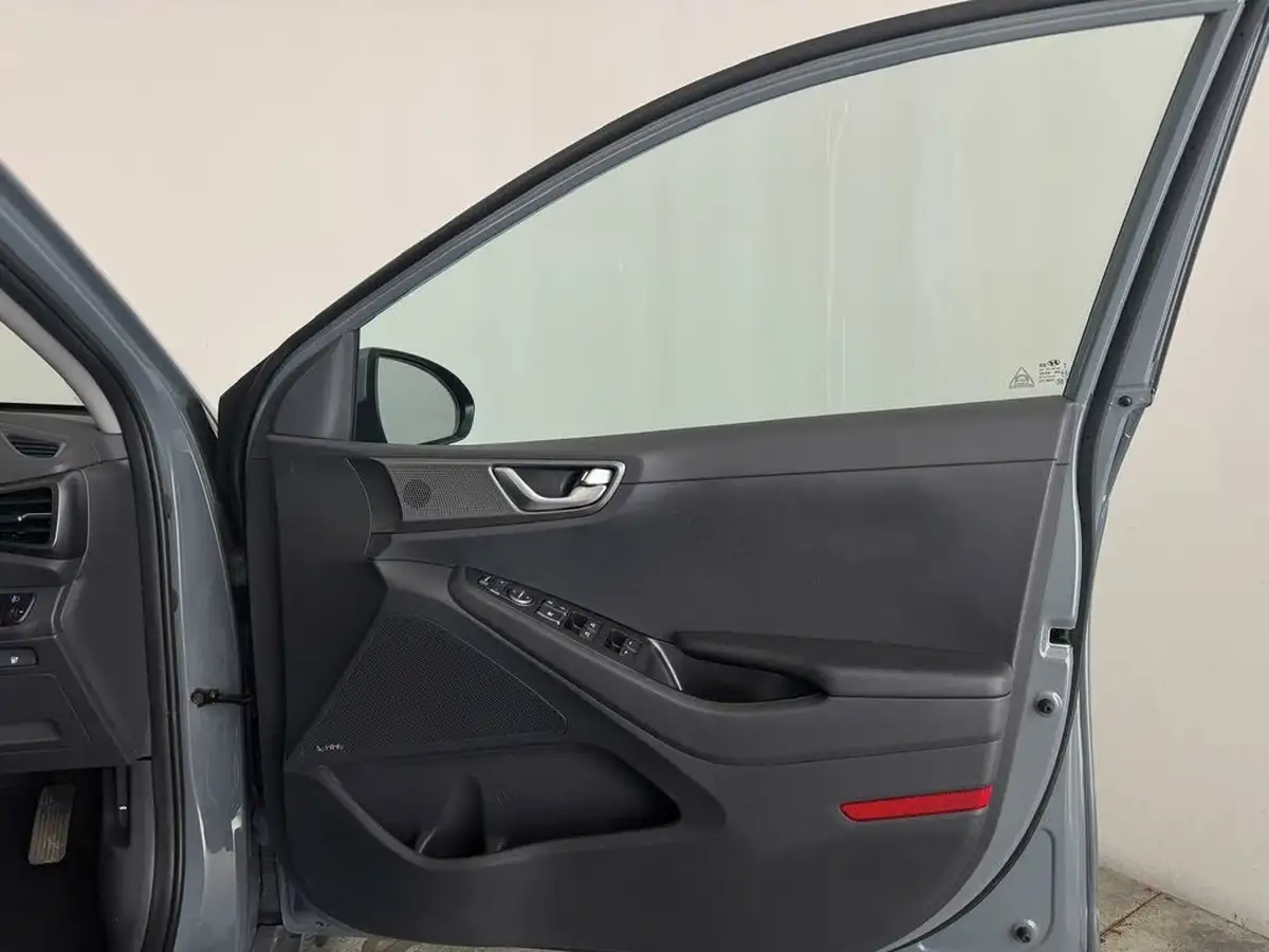 2022-hyundai-ioniq-e-premium-electric-big-17