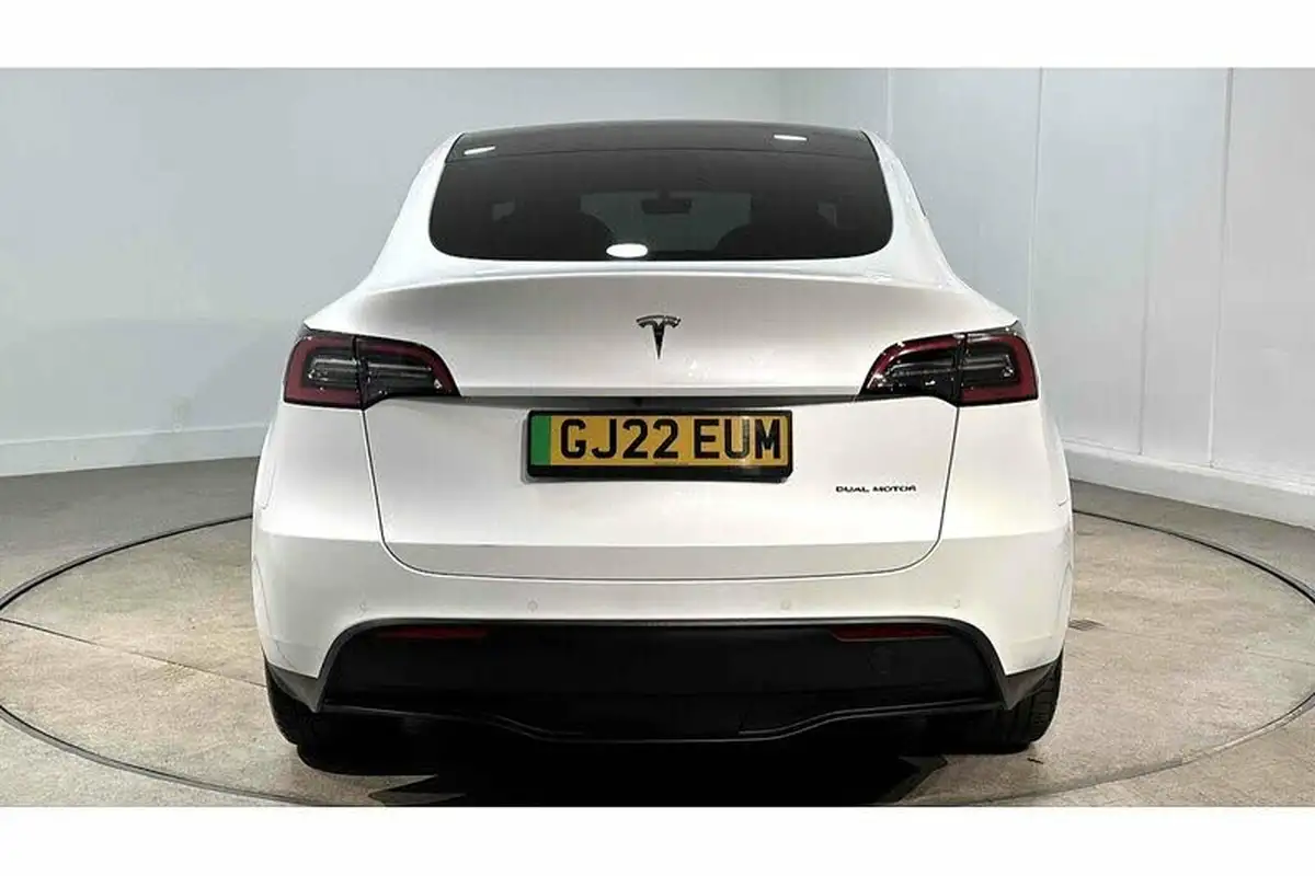 2022-tesla-model-y-e-long-range-big-8