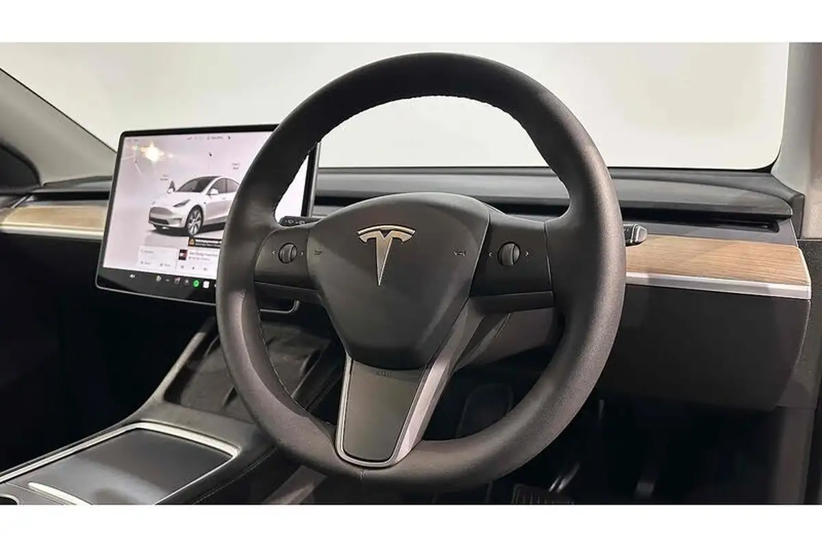 2022-tesla-model-y-e-long-range-big-30