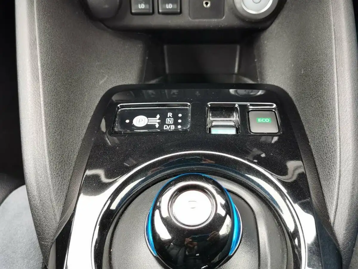 2018-nissan-leaf-e-tekna-110kw-big-21