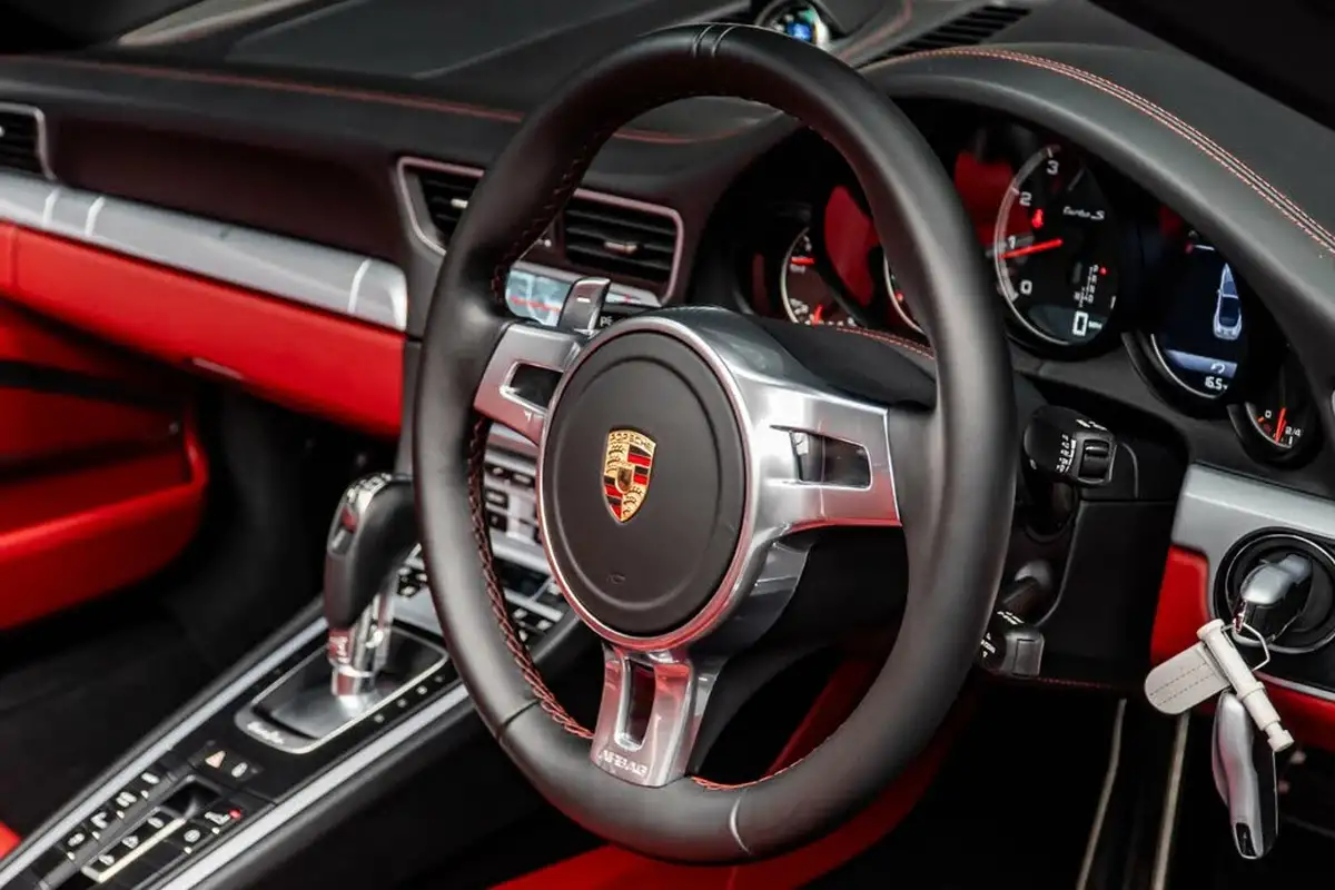 2014-porsche-911-38-turbo-s-coupe-big-28