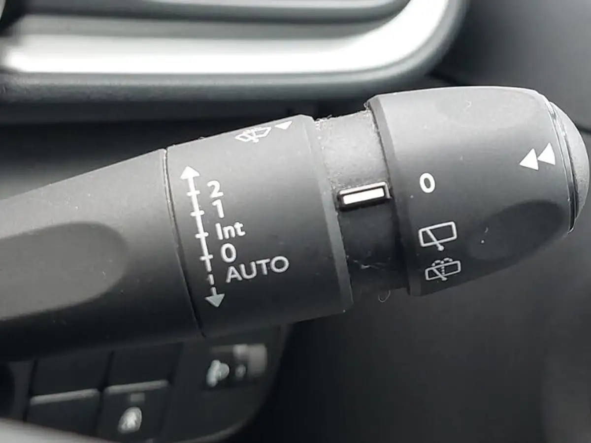 2021-citroen-c3-12-puretech-shine-83ps-big-17