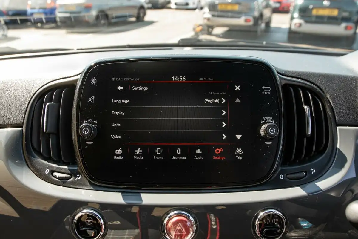 2020-fiat-500-10-lounge-big-25