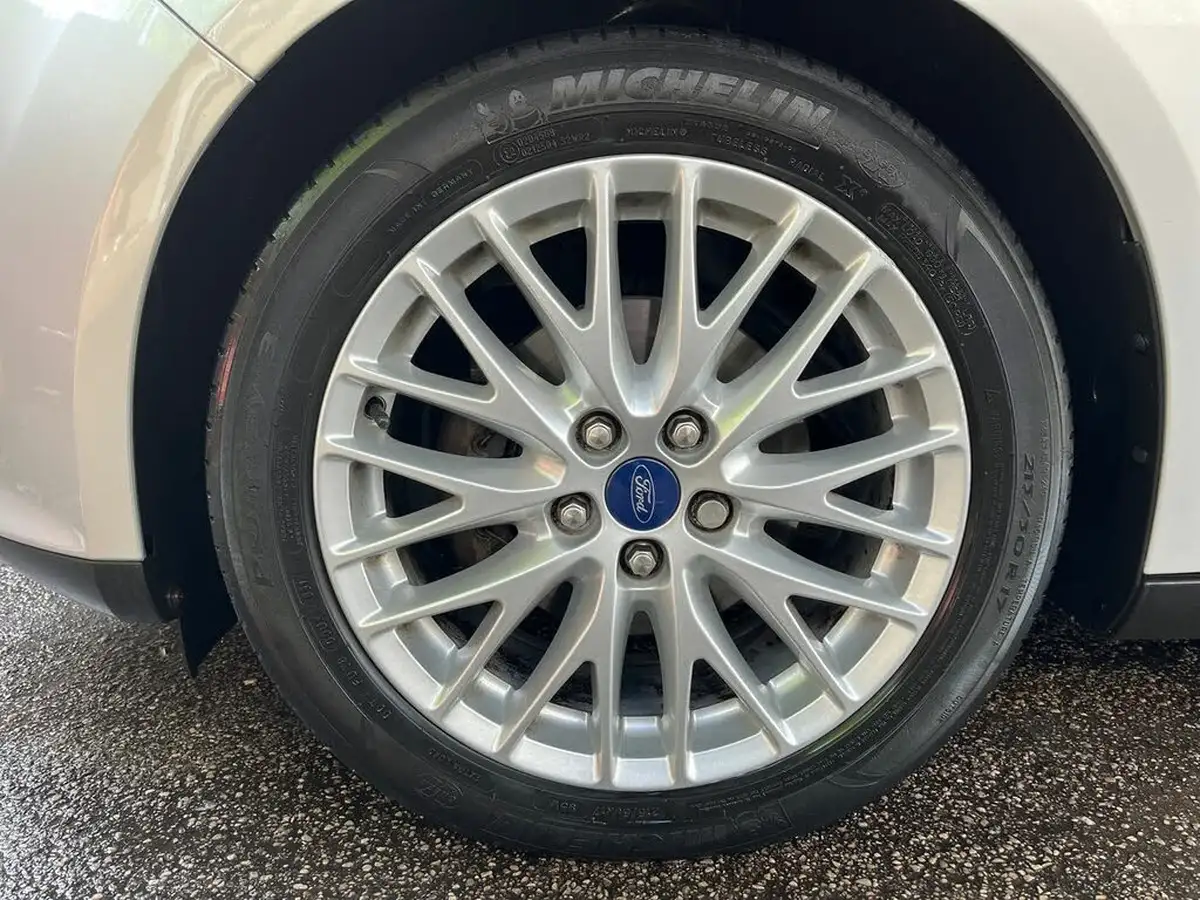 2014-ford-focus-16-zetec-125ps-hatchback-powershift-big-15